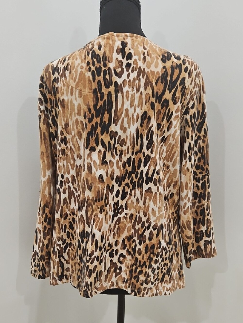 RUBY Rd. Women's Leopard Print Ruffle Trim Women's Top. Size L - Picture 2 of 4